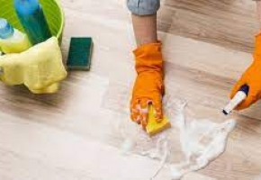 Cách làm sạch vết sơn bám trên gỗ