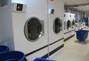 Máy giặt công nghiệp sử dụng những loại hóa chất giặt gì cho phù hợp